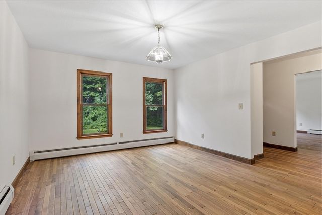 686 Scott Rd, Fitchburg, MA 01420