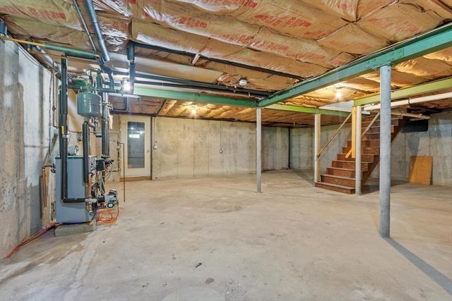 686 Scott Rd, Fitchburg, MA 01420