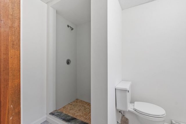 686 Scott Rd, Fitchburg, MA 01420
