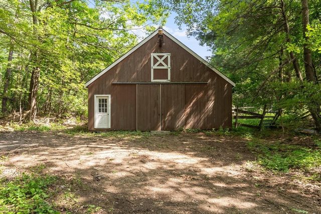 686 Scott Rd, Fitchburg, MA 01420