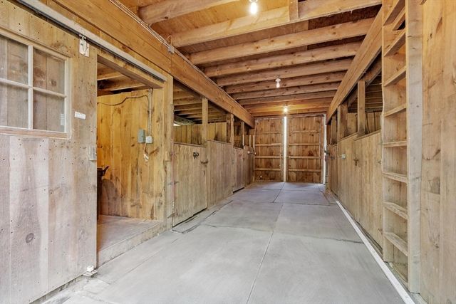 686 Scott Rd, Fitchburg, MA 01420