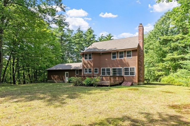 686 Scott Rd, Fitchburg, MA 01420
