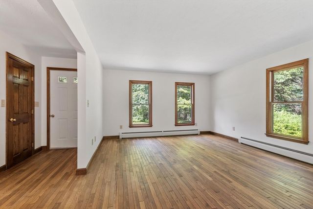 686 Scott Rd, Fitchburg, MA 01420