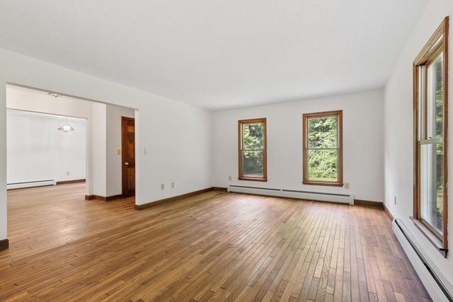 686 Scott Rd, Fitchburg, MA 01420