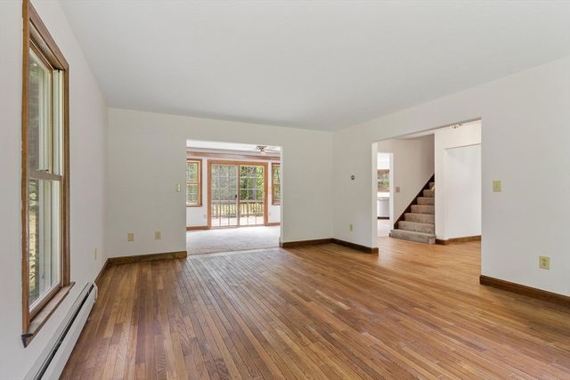 686 Scott Rd, Fitchburg, MA 01420