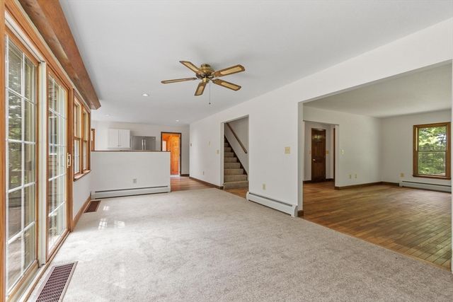 686 Scott Rd, Fitchburg, MA 01420