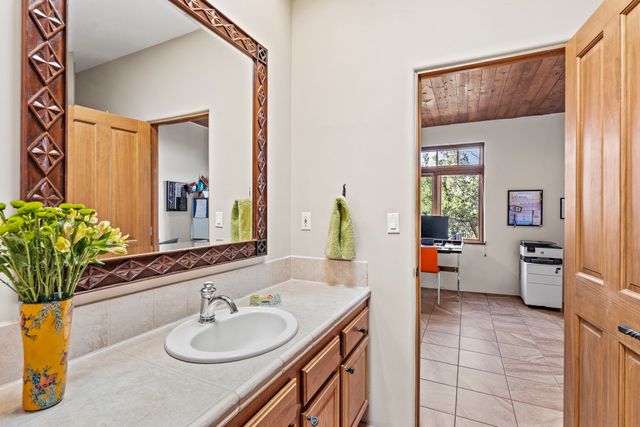 4 Thistle Lane, Santa Fe, NM 87506