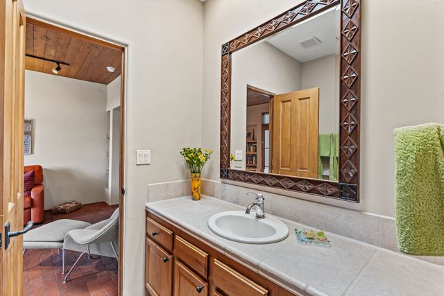 4 Thistle Lane, Santa Fe, NM 87506