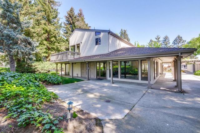 19816 Vineyard Lane, Saratoga, CA 95070