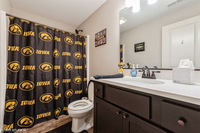 2401 E 50th Street, Des Moines, IA 50317