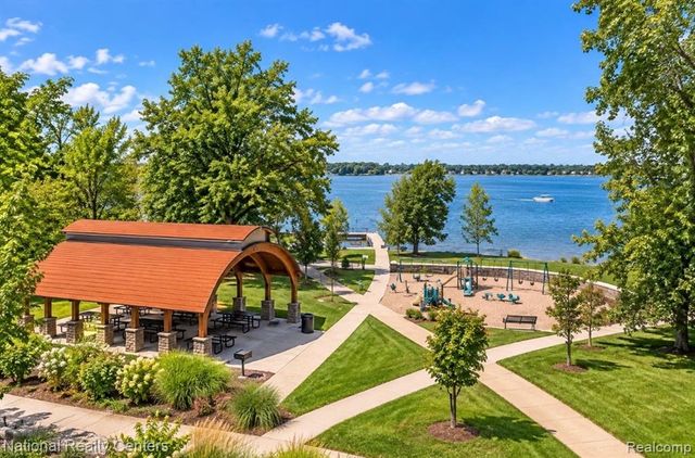 1711 E Lake Drive, Novi, MI 48377