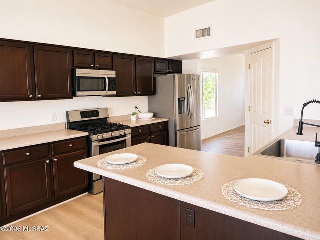 11012 N Divot Drive, Tucson, AZ 85737