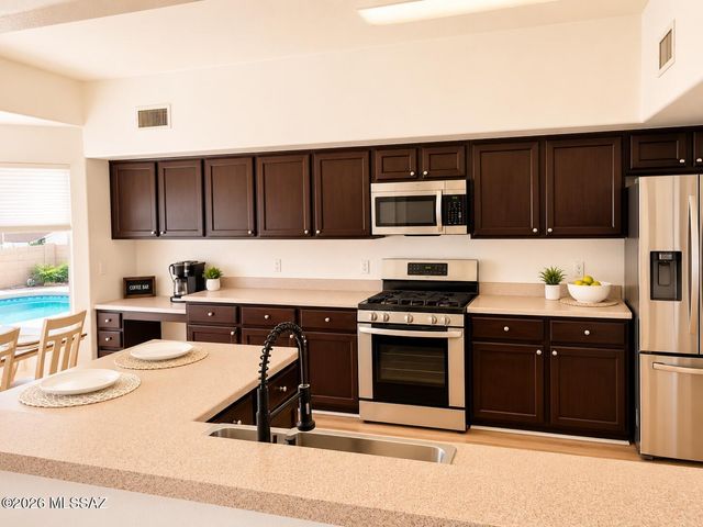 11012 N Divot Drive, Tucson, AZ 85737