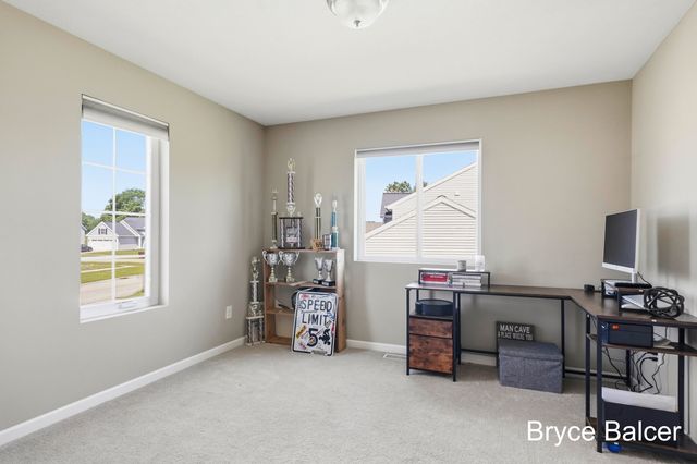 338 Vansen Drive, Kent City Vllg, MI 49330