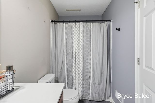338 Vansen Drive, Kent City Vllg, MI 49330