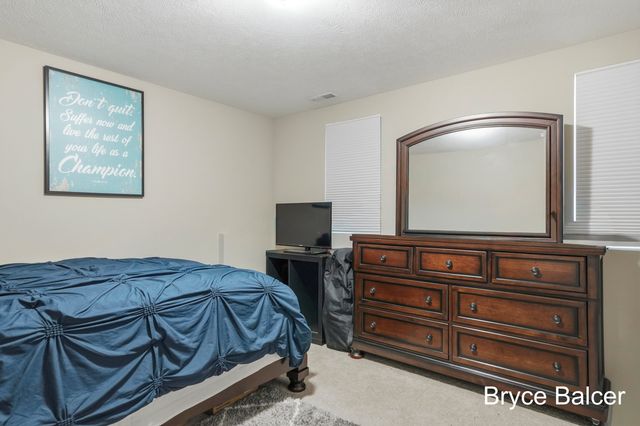 338 Vansen Drive, Kent City Vllg, MI 49330