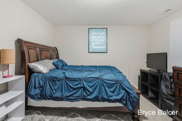 338 Vansen Drive, Kent City Vllg, MI 49330