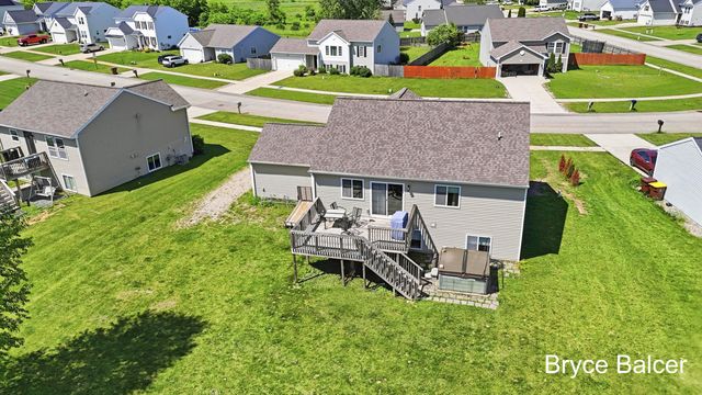 338 Vansen Drive, Kent City Vllg, MI 49330