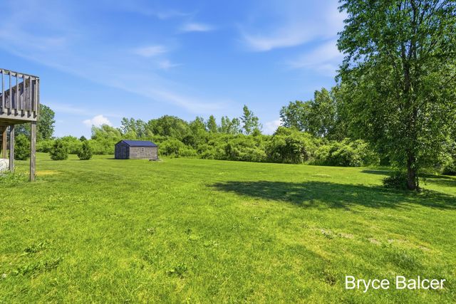 338 Vansen Drive, Kent City Vllg, MI 49330