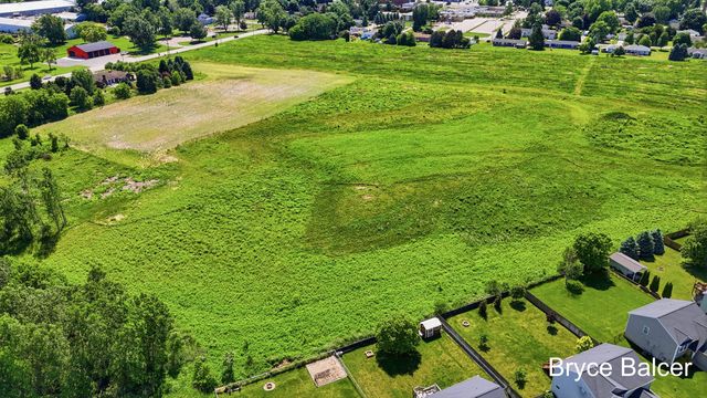 338 Vansen Drive, Kent City Vllg, MI 49330