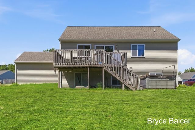 338 Vansen Drive, Kent City Vllg, MI 49330