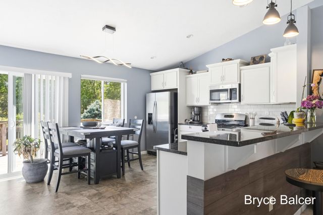 338 Vansen Drive, Kent City Vllg, MI 49330