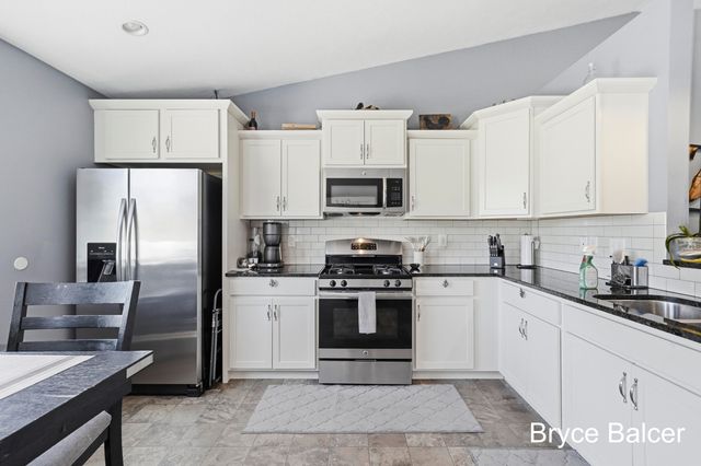 338 Vansen Drive, Kent City Vllg, MI 49330