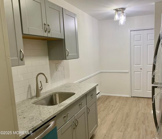 159 Cross Slope Court B, Manalapan, NJ 07726