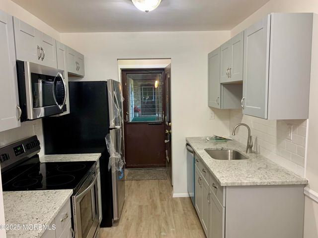 159 Cross Slope Court B, Manalapan, NJ 07726