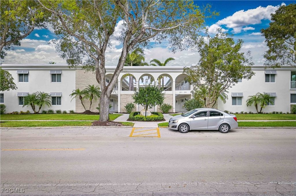223 3rd AVE S 223, Naples, FL 34102