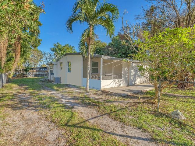 3761 SW 48th Ave, West Park, FL 33023