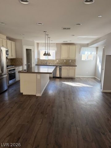 1525 Spiced Wine Avenue 19102, Henderson, NV 89074