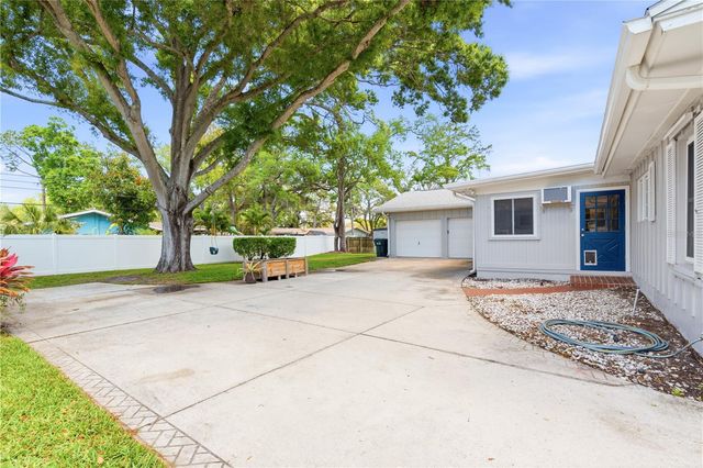 1884 OAKDALE LANE N, Clearwater, FL 33764