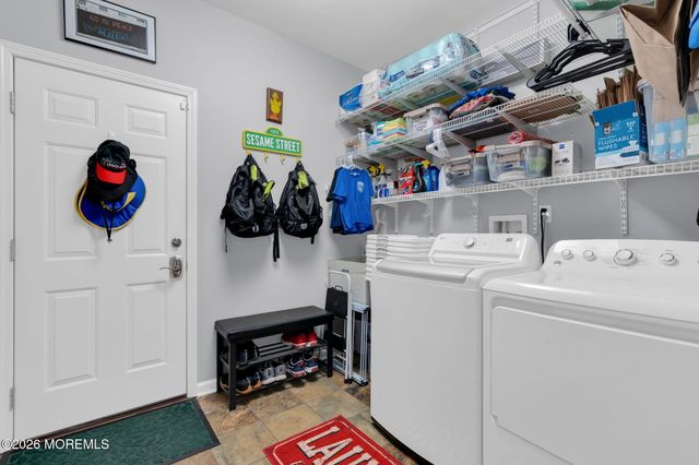 8 Parkside Drive, Jackson, NJ 08527