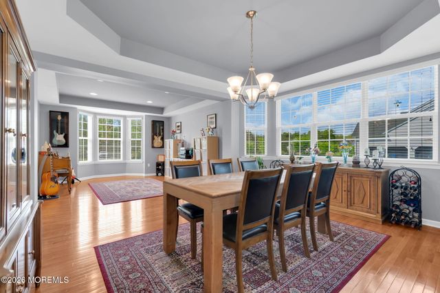 8 Parkside Drive, Jackson, NJ 08527