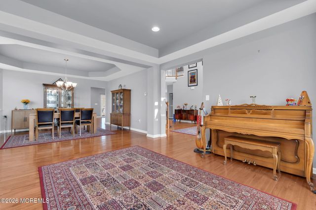 8 Parkside Drive, Jackson, NJ 08527