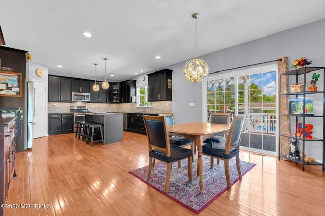 8 Parkside Drive, Jackson, NJ 08527