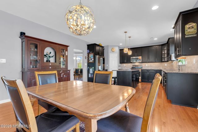 8 Parkside Drive, Jackson, NJ 08527