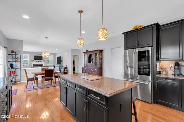 8 Parkside Drive, Jackson, NJ 08527