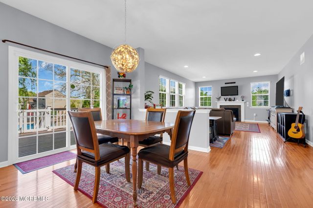8 Parkside Drive, Jackson, NJ 08527