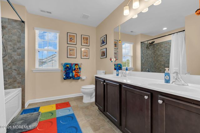 8 Parkside Drive, Jackson, NJ 08527
