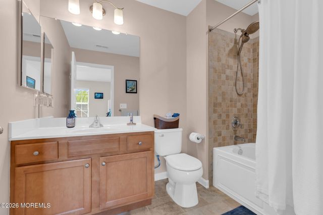 8 Parkside Drive, Jackson, NJ 08527