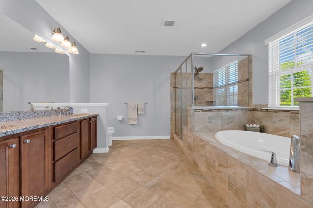 8 Parkside Drive, Jackson, NJ 08527