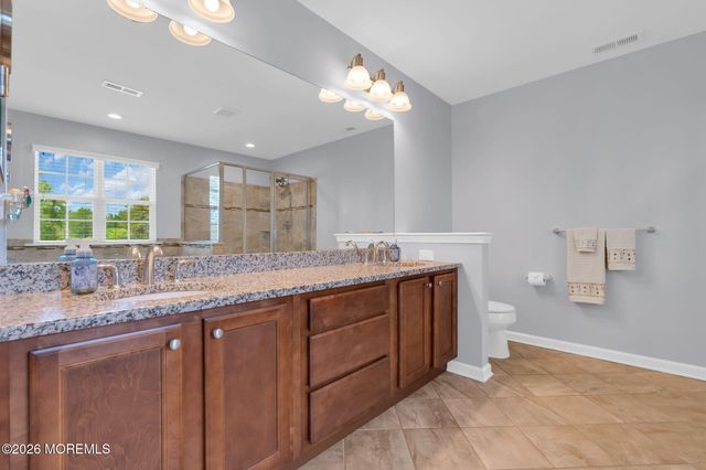 8 Parkside Drive, Jackson, NJ 08527