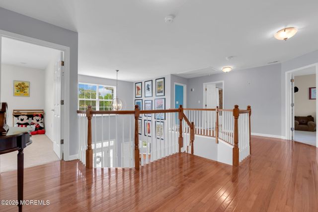 8 Parkside Drive, Jackson, NJ 08527