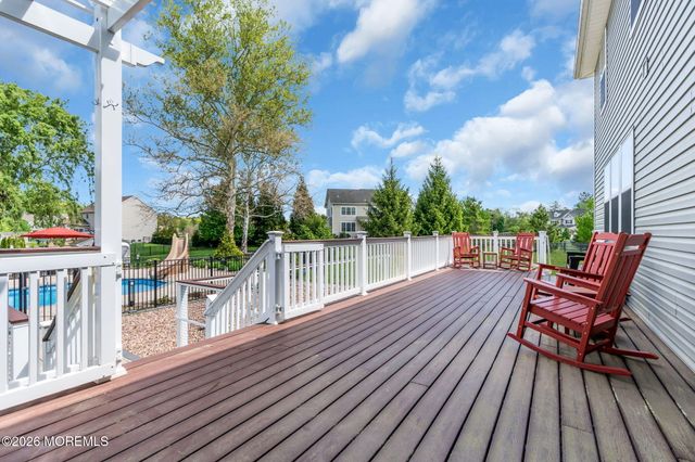 8 Parkside Drive, Jackson, NJ 08527