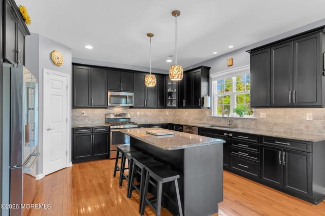 8 Parkside Drive, Jackson, NJ 08527