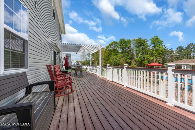 8 Parkside Drive, Jackson, NJ 08527
