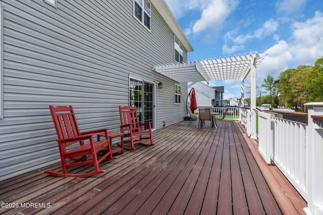 8 Parkside Drive, Jackson, NJ 08527