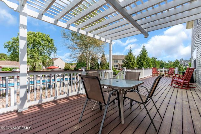 8 Parkside Drive, Jackson, NJ 08527